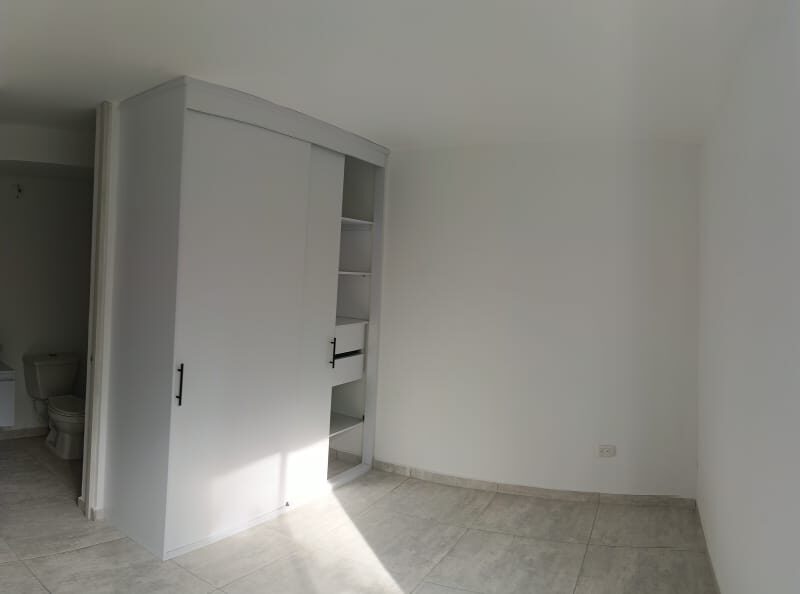 Apartamento de tres habitaciones en el norte de la ciudad, sector oro negro.